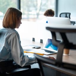 Unfall: Vorfahrt genommen, aber Unfallgegner zu schnell &ndash; Wer haftet?